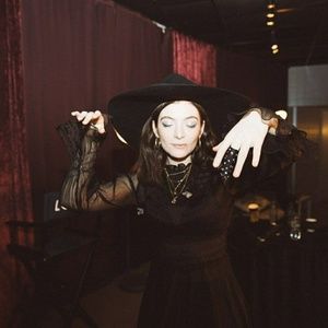 Meet your Posher, Landry